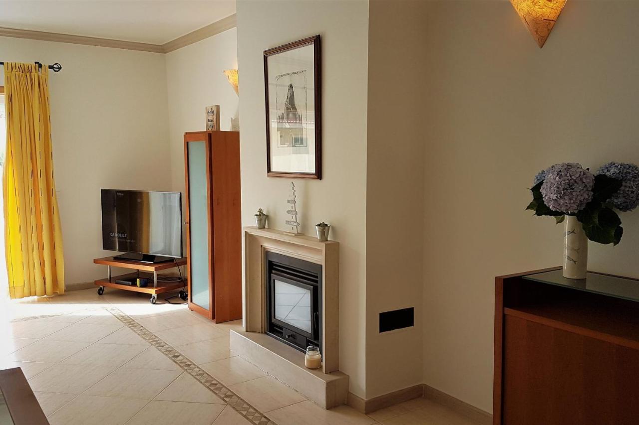 Lovelystay - Sea View Apartment With Pool & Garden Ericeira Esterno foto