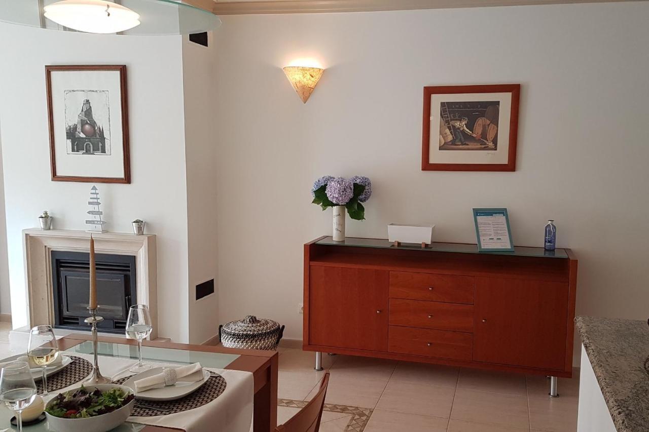 Lovelystay - Sea View Apartment With Pool & Garden Ericeira Esterno foto